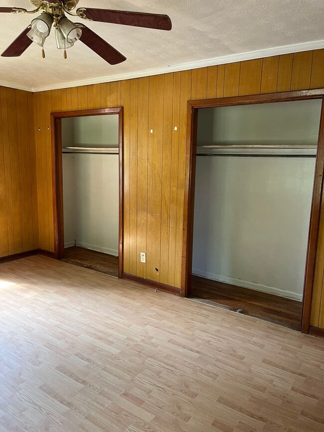 Building Photo - 3 Bed 1 Bath House