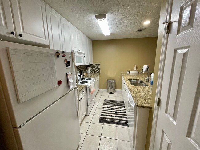 Building Photo - Asbury Hills Condominiums-2428 E. University,  Unit 103