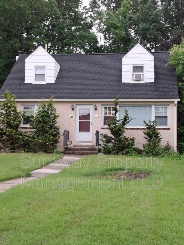 Building Photo - 2008 Maple Ave
