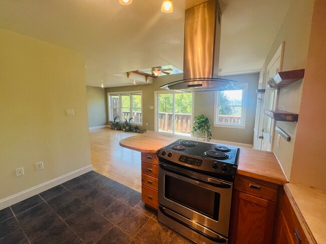 Building Photo - 127 Sun Haven Ln