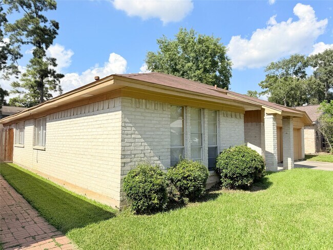 Building Photo - 2015 Trailing Vine Rd