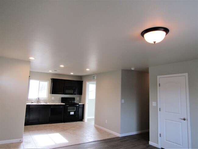 Foto del edificio - 1320 Bunting Ave