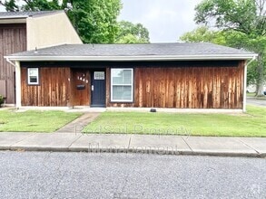 Building Photo - 1449 Longdale Dr