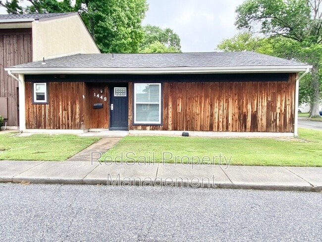 Building Photo - 1449 Longdale Dr
