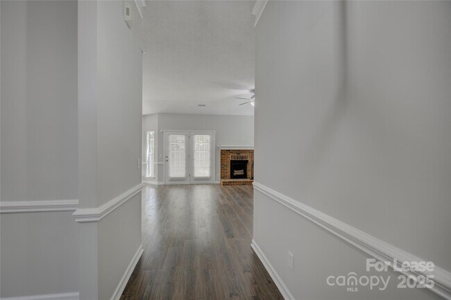 Foto del edificio - 7017 Scuppernong Ct