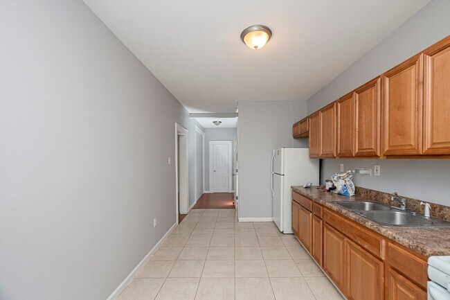 Building Photo - 457 Nye Ave