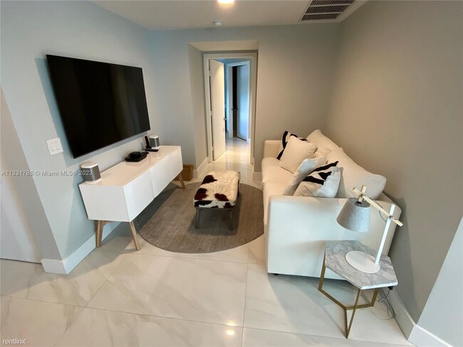 Foto del edificio - 4 br, 4.5 bath Condo - 650 NE 32nd St Unit...