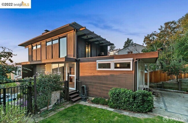 Building Photo - 551 Cragmont Ave