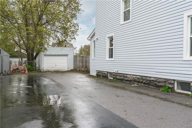 Building Photo - 122 Bowers Ave