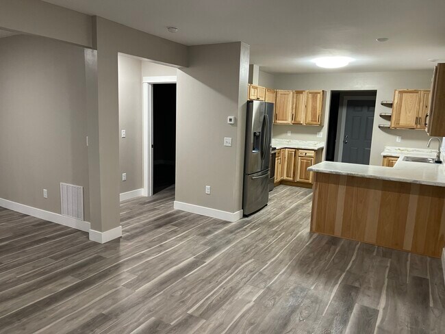 Comedor, Cocina, Piso Abierto - 503 Colorado St