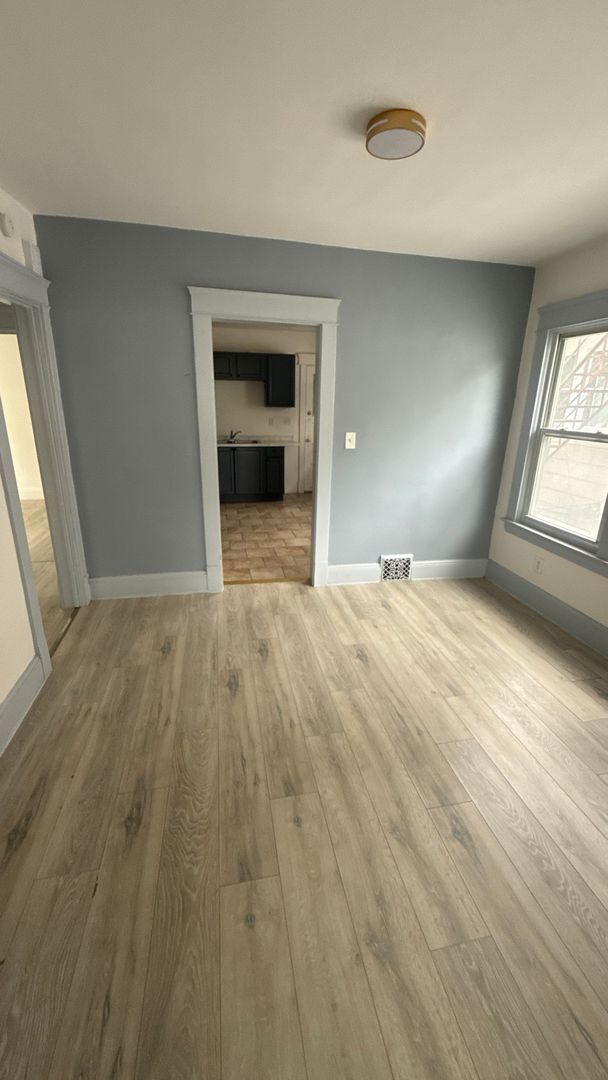 Building Photo - 3354 East 132