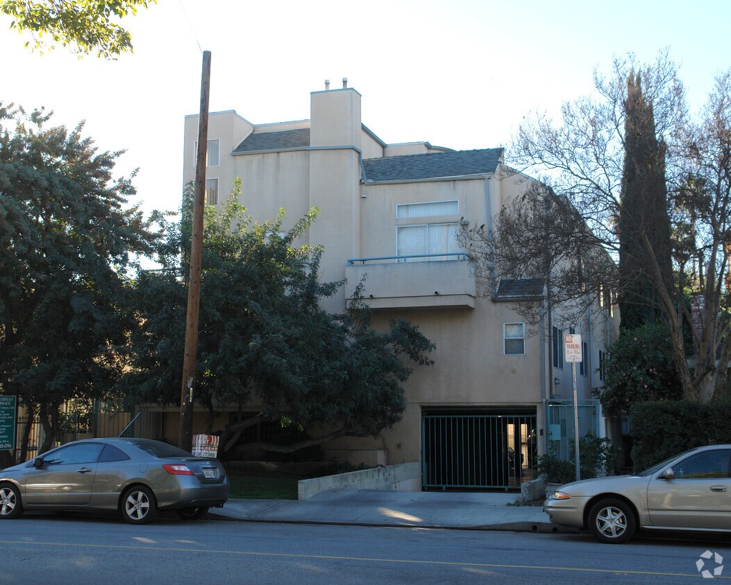 10914 Camarillo St, North Hollywood, CA 91602 Apartments in North