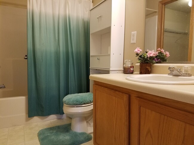 Building Photo - 2004 NW Ashton Ln