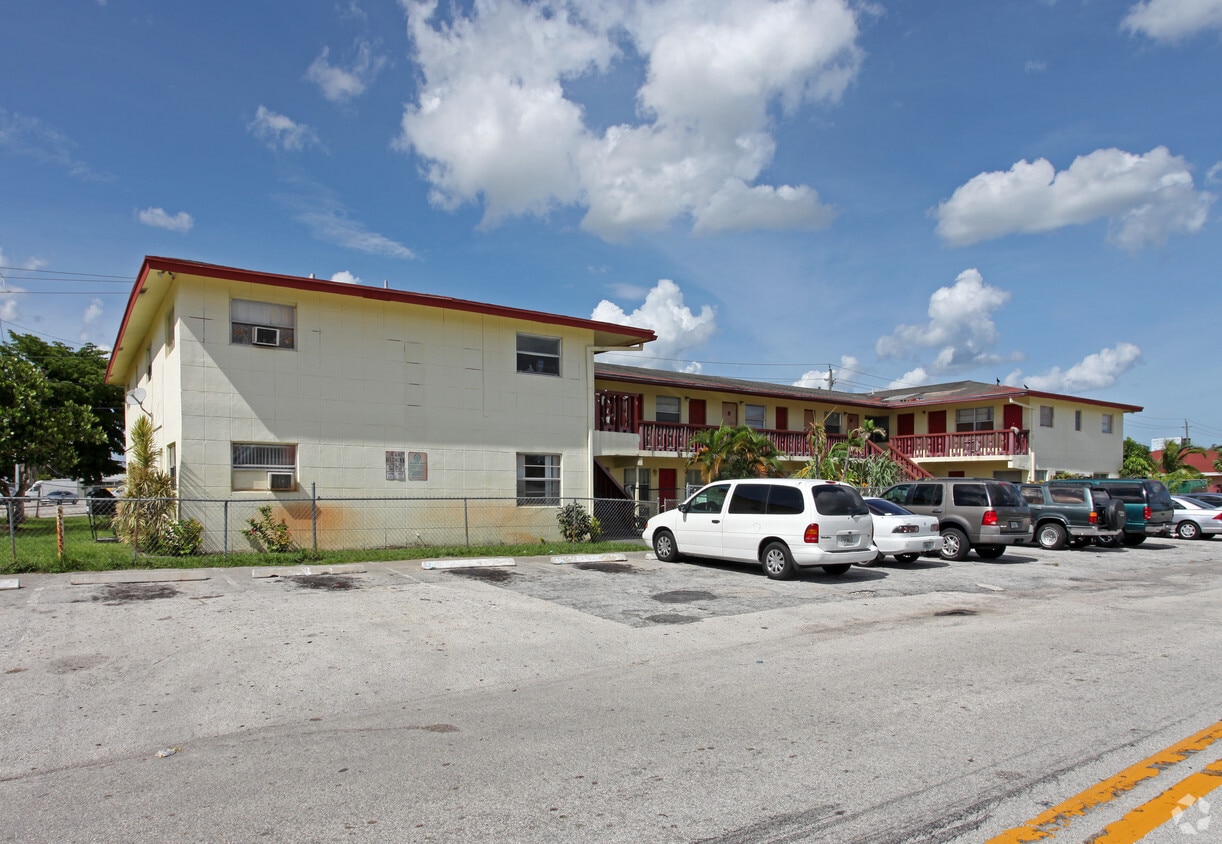 Primary Photo - 521 NW 35th Ct
