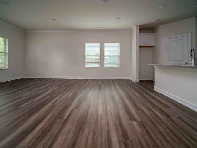 Foto del edificio - "Charming 3-Bedroom Retreat with 2.5 Baths in the Heart of Belmont!"