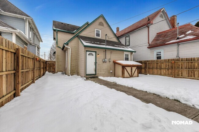 Foto del edificio - Spacious 5BR House in Indianapolis (Founta...