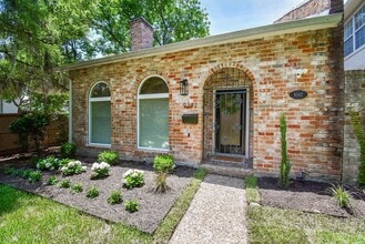 Building Photo - 9342 Briar Forest Dr