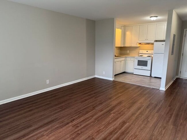 Foto del edificio - Remodeled 1 Bedroom Apartment!!! Walk to t...