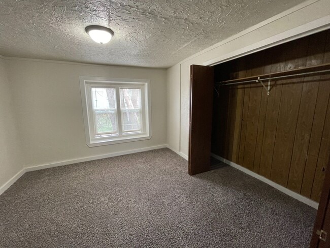 Foto del edificio - 1321 Cedar St