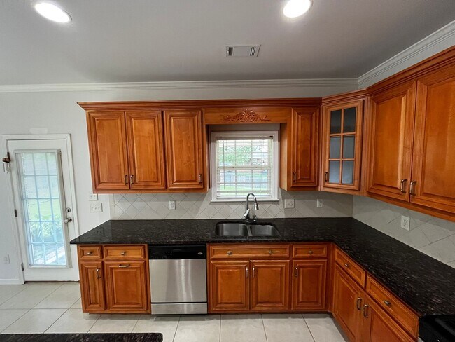 Foto del edificio - New to the Market! Welcome Home!