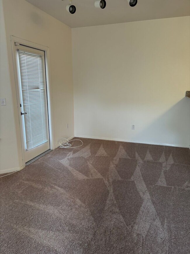 Foto del edificio - Adorable Upstairs 1/1 Condo (North Natomas...