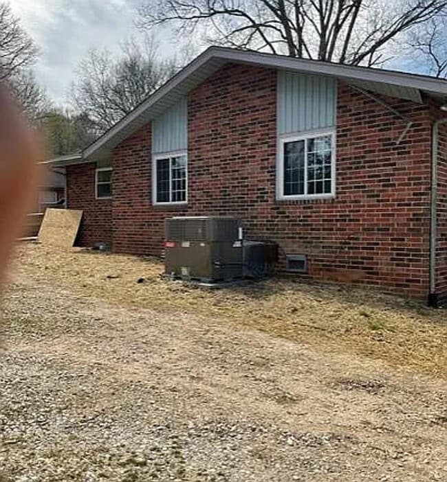 Building Photo - Knoxville 37930 - 3 bedroom, 1 bath home -...