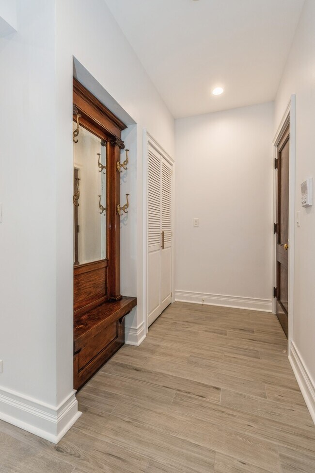 Foto del edificio - 1443 E 53rd St