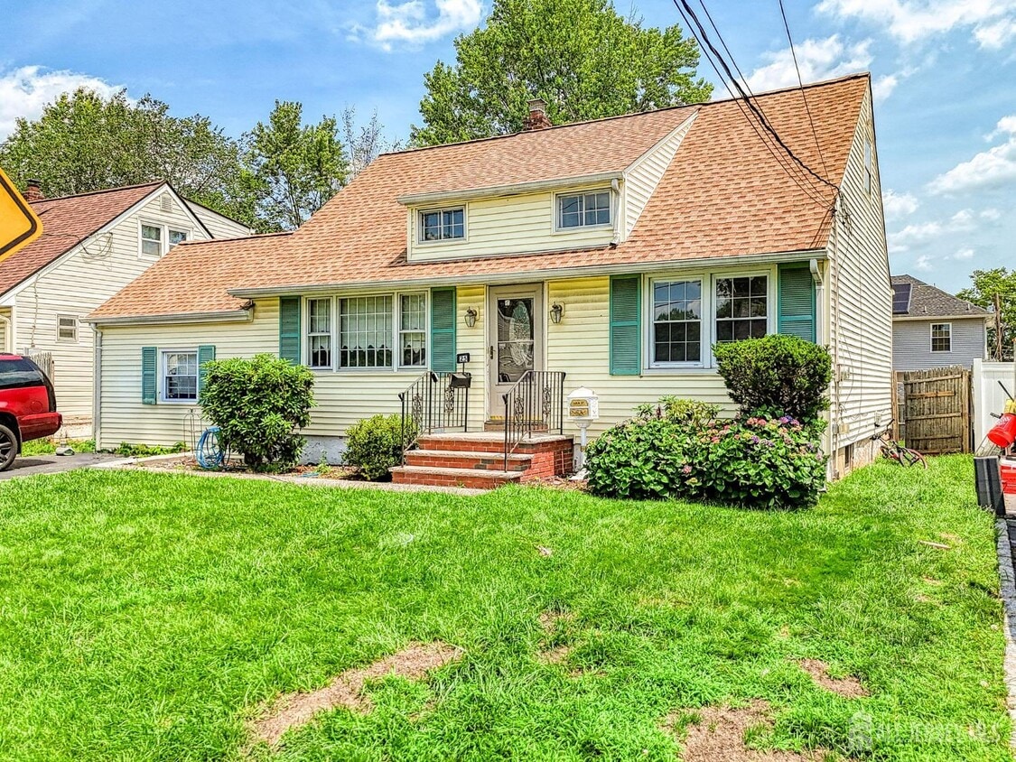 Primary Photo - 25 Adams St