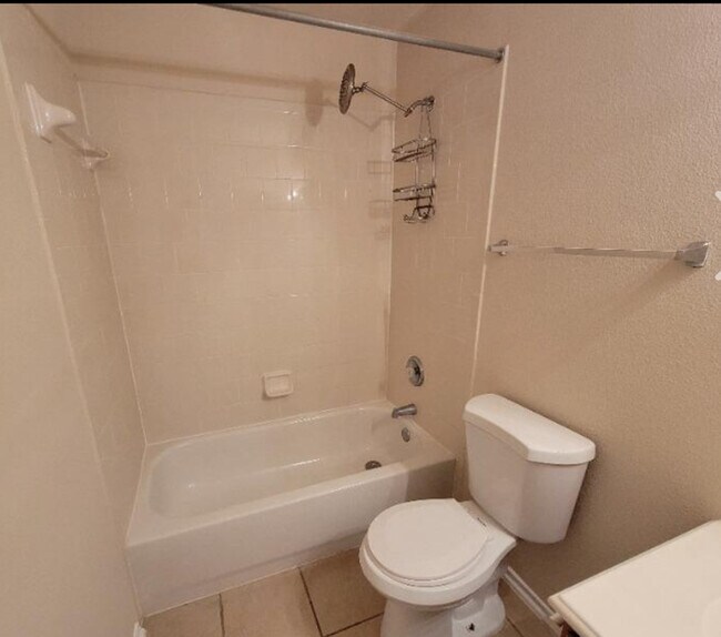 Foto del edificio - Modern 3-Bedroom Home with Great Amenities...