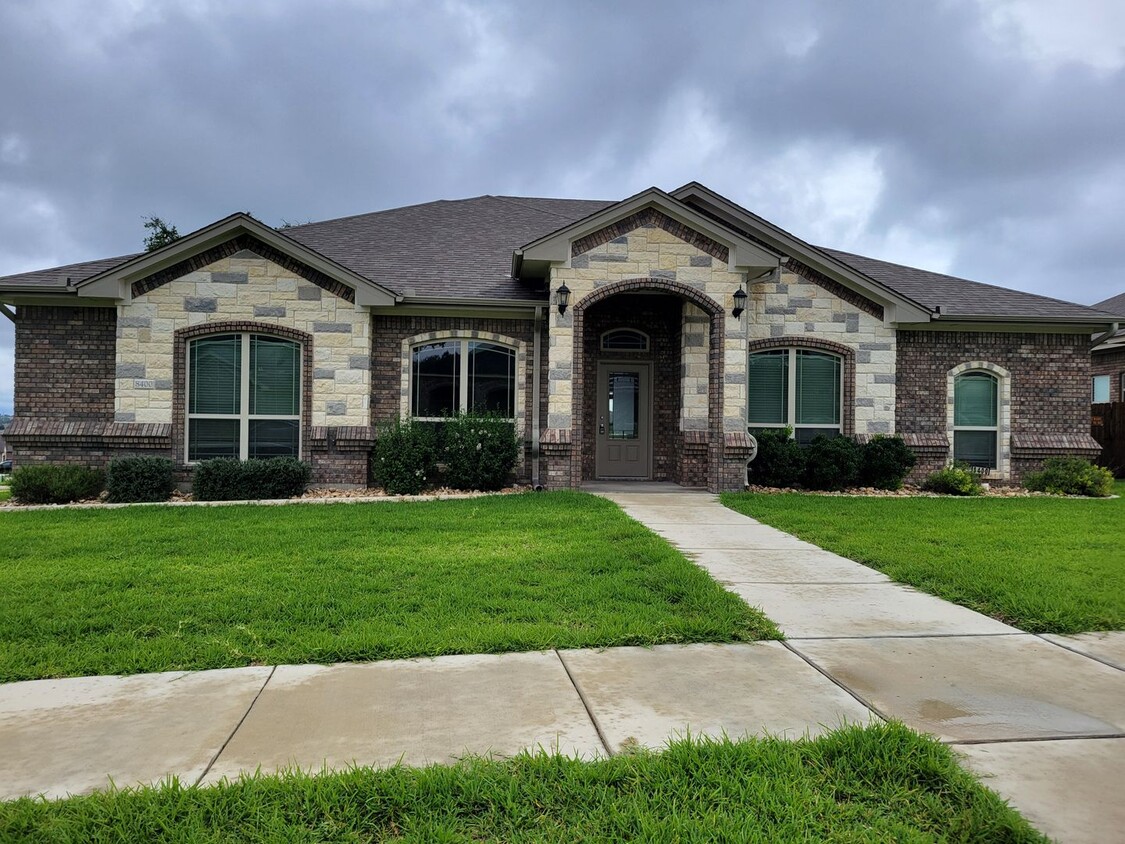 Foto principal - 4 BEDROOM WITH STUDY IN HERITAGE OAKS!