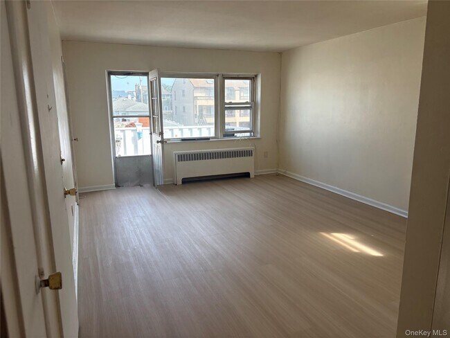 Foto del edificio - 630 E Broadway