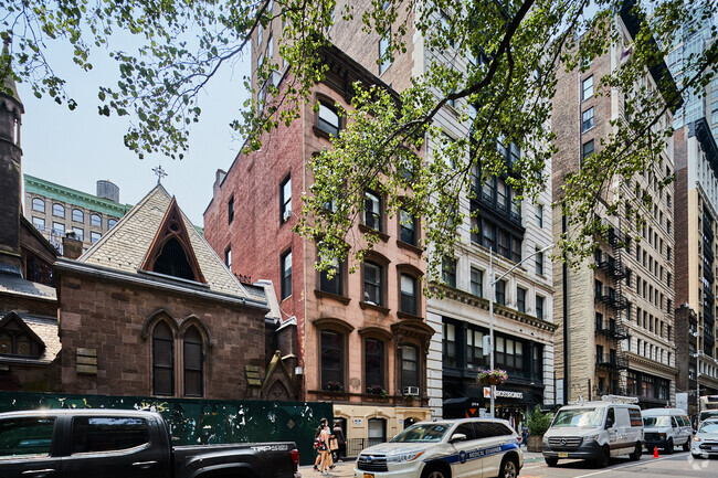 Building Photo - 20 W 26th St