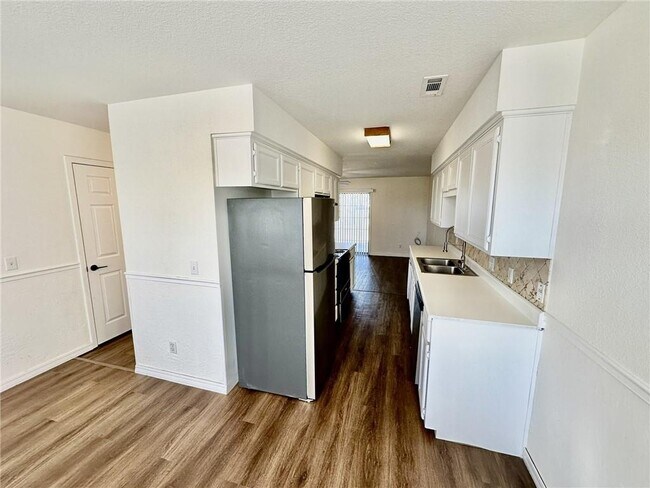 Building Photo - 1244 SW Elm Tree Rd