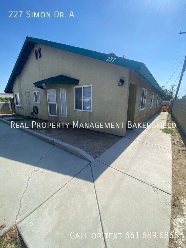 Building Photo - 227 Simon Dr