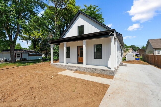 Foto del edificio - 609 Mayes Ln