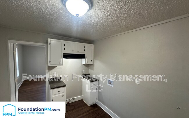 Foto del edificio - 1596 Barton St