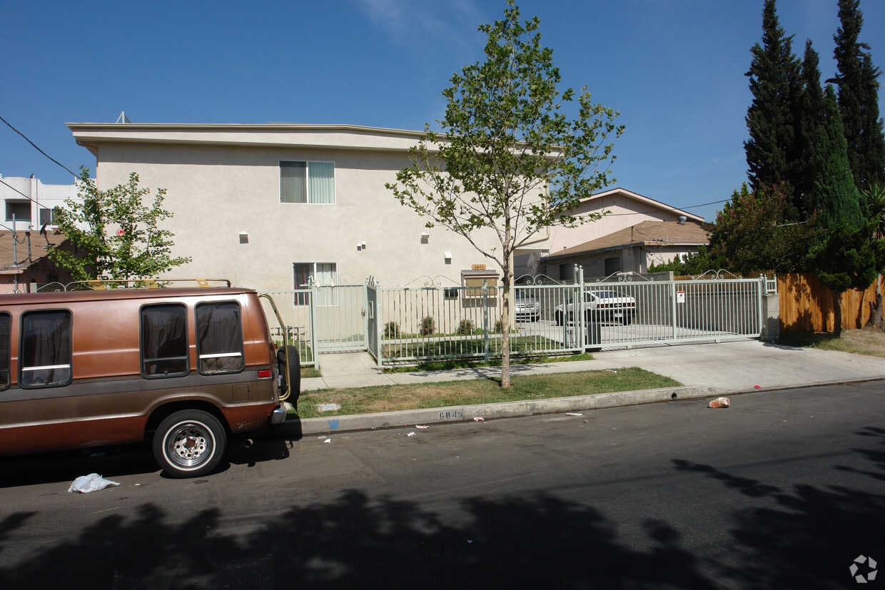 Foto del edificio - 6843 Agnes Ave