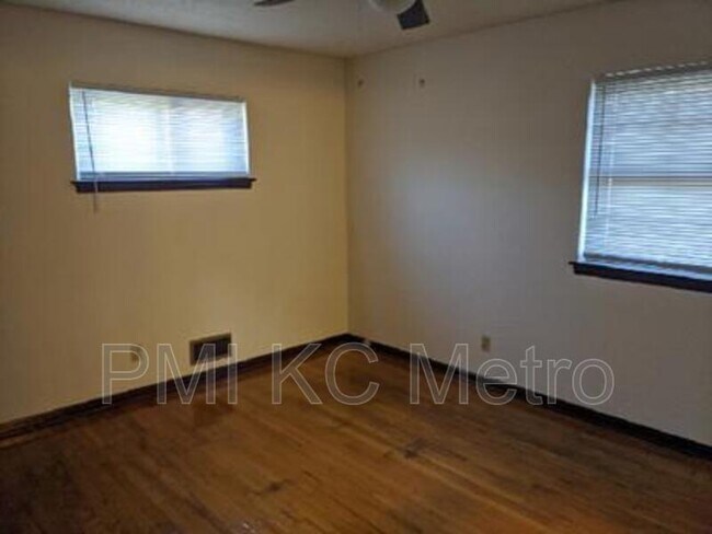 Foto del edificio - 11035 Stark Ave