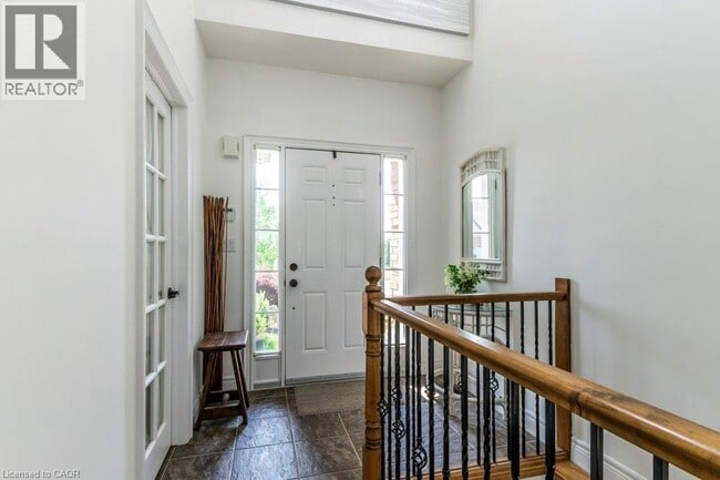 Photo du bâtiment - 747 Garden Ct Crescent