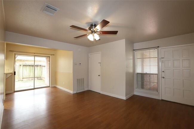 Foto del edificio - 2622 Longleaf Pines Ln