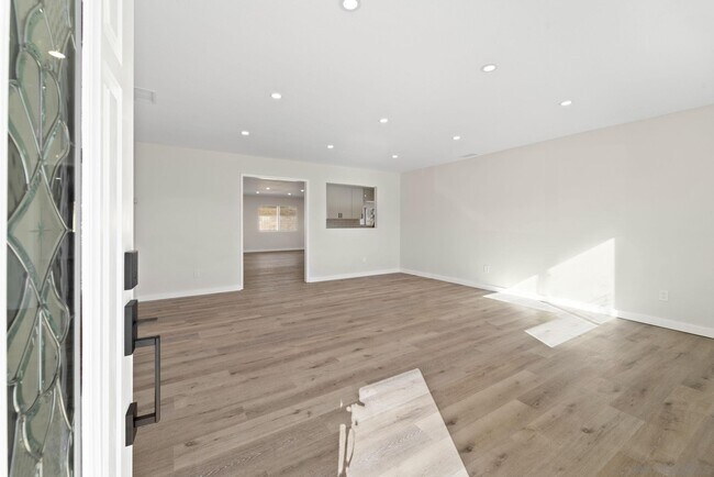 Building Photo - 10131 Strathmore Dr