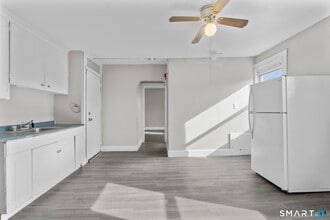 Building Photo - 313 High St