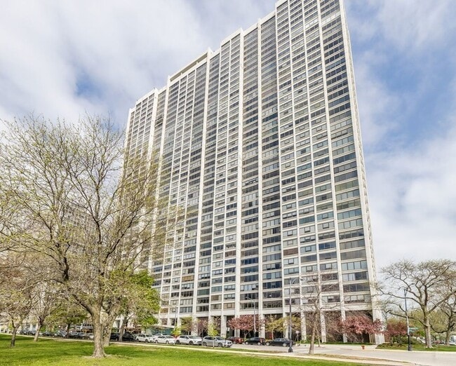 Photo - 2800 N Lake Shore Dr Apartment