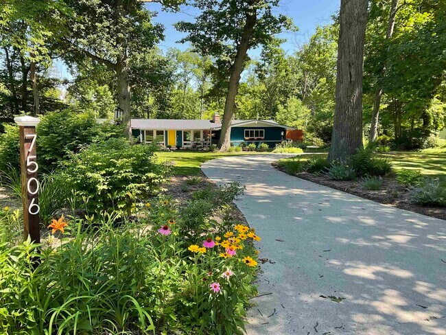 Foto del edificio - 7506 Oak Ln