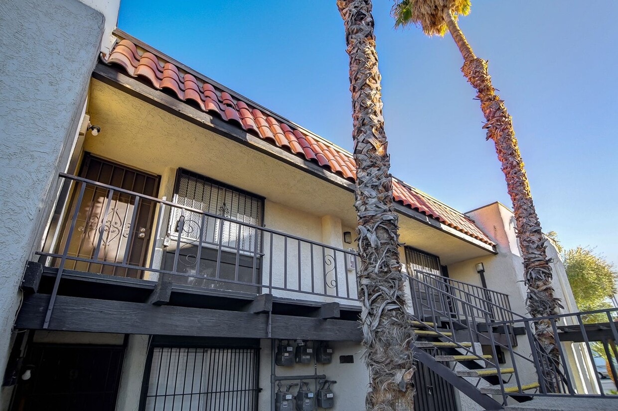 Primary Photo - 1440 E Vegas Valley Dr