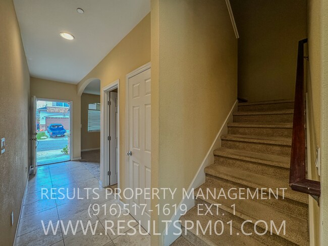 Building Photo - Beautifully Upgraded 3 Bedroom