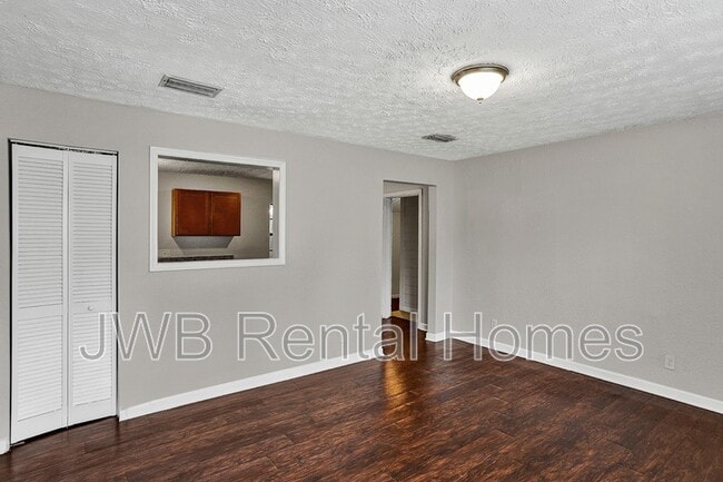 Building Photo - 2909 Aubrey Ave