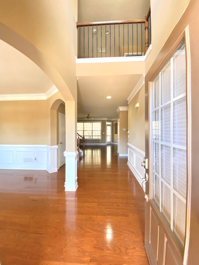 Building Photo - 2521 Royston Dr