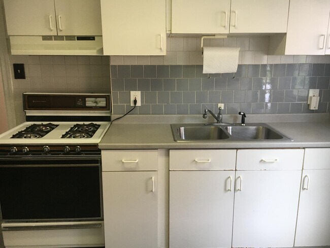 Building Photo - 15 Beechcroft St