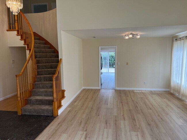Building Photo - CAMPBELL - Executive 5 bedroom home in a d...